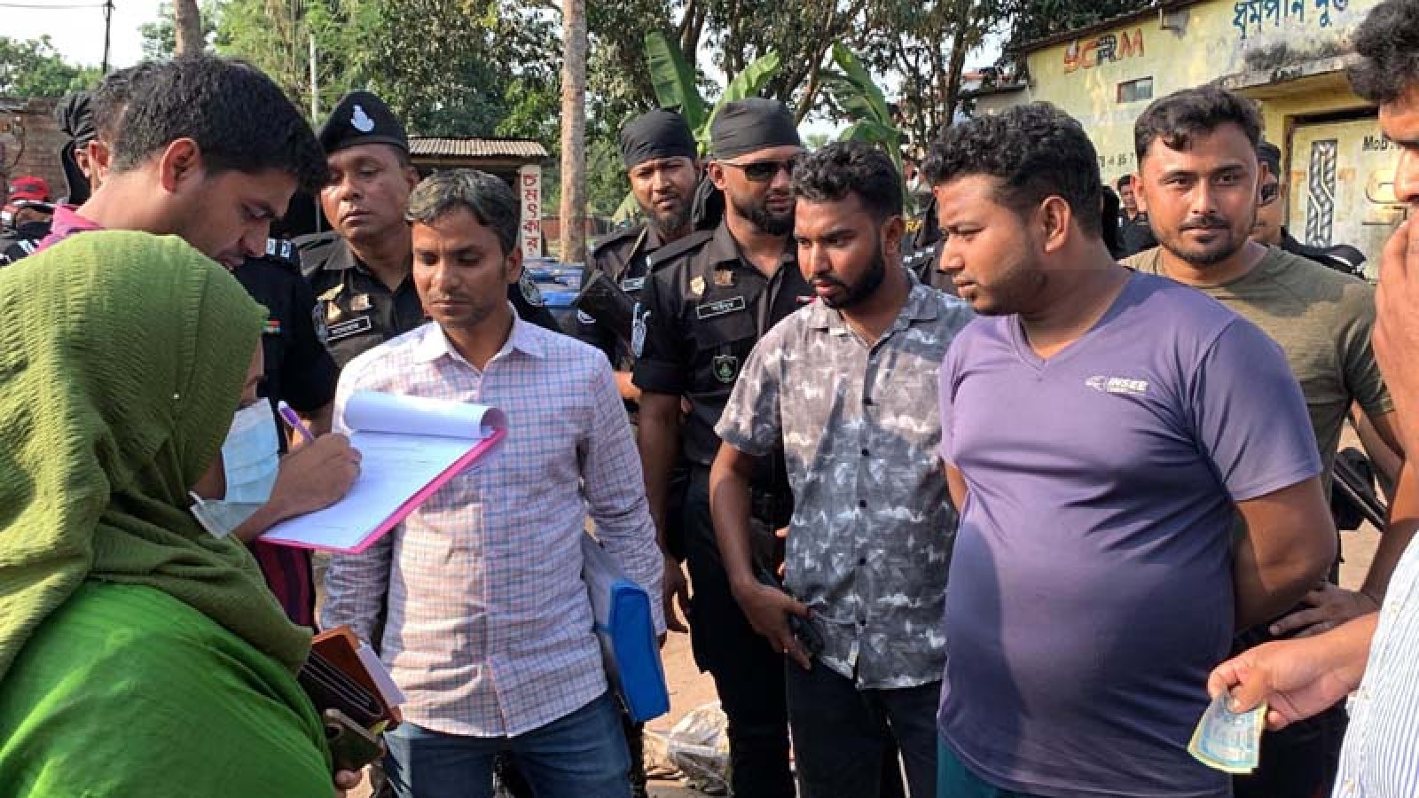 পবায় পেট্রোল পাম্পে অনিয়মে ২ লাখ টাকা জরিমানা