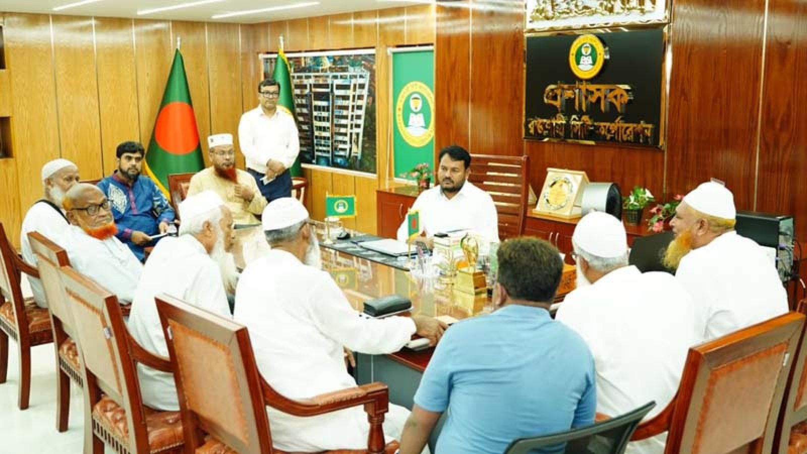 রাসিক প্রশাসকের সাথে ধরমপুর লিচুবাগান নূরানী জামে মসজিদ কমিটির নেতৃবৃন্দের সাক্ষাৎ