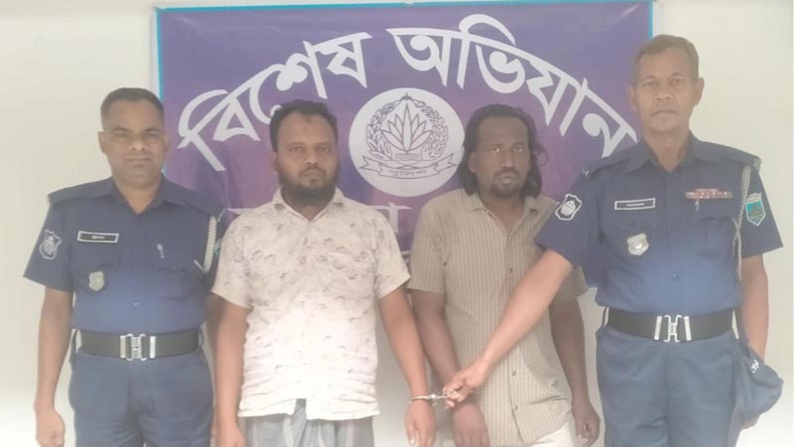 মান্দায় অবৈধভাবে তেল মজুতের সময় ব্যবসায়ীসহ গ্রেপ্তার ২