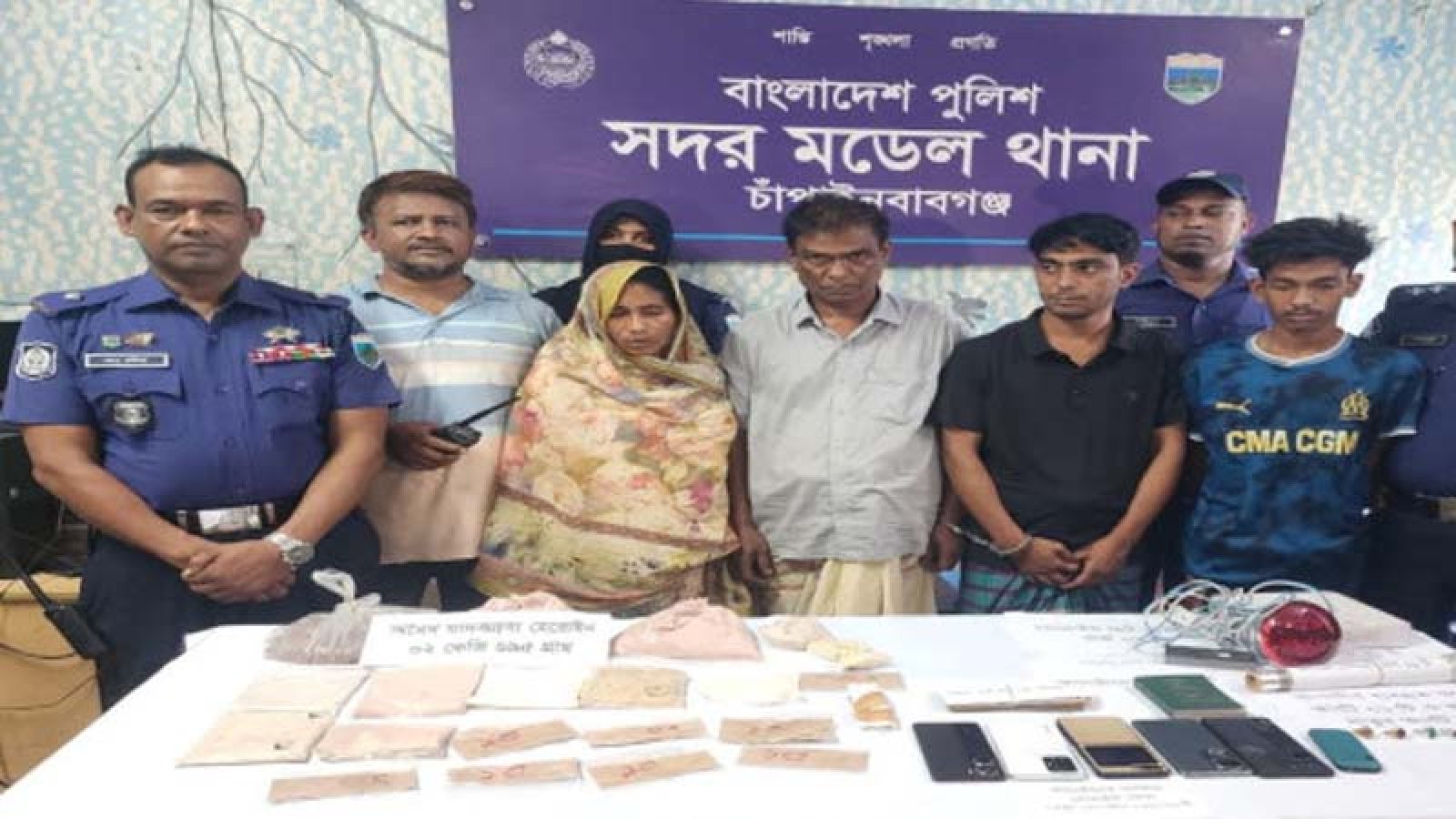 চাঁপাইনবাবগঞ্জে স্কাফ সিরাপ ও হেরোইন উদ্ধার, আটক ৪