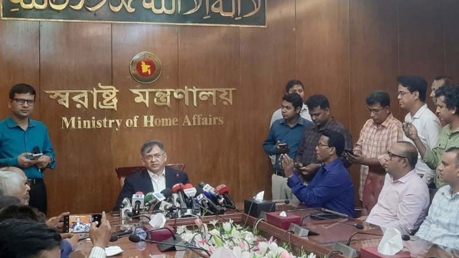 সাজাপ্রাপ্ত শেখ হাসিনা দেশে ফিরলে গ্রেপ্তার ও রায় কার্যকর করা হবে: স্বরাষ্ট্রমন্ত্রী