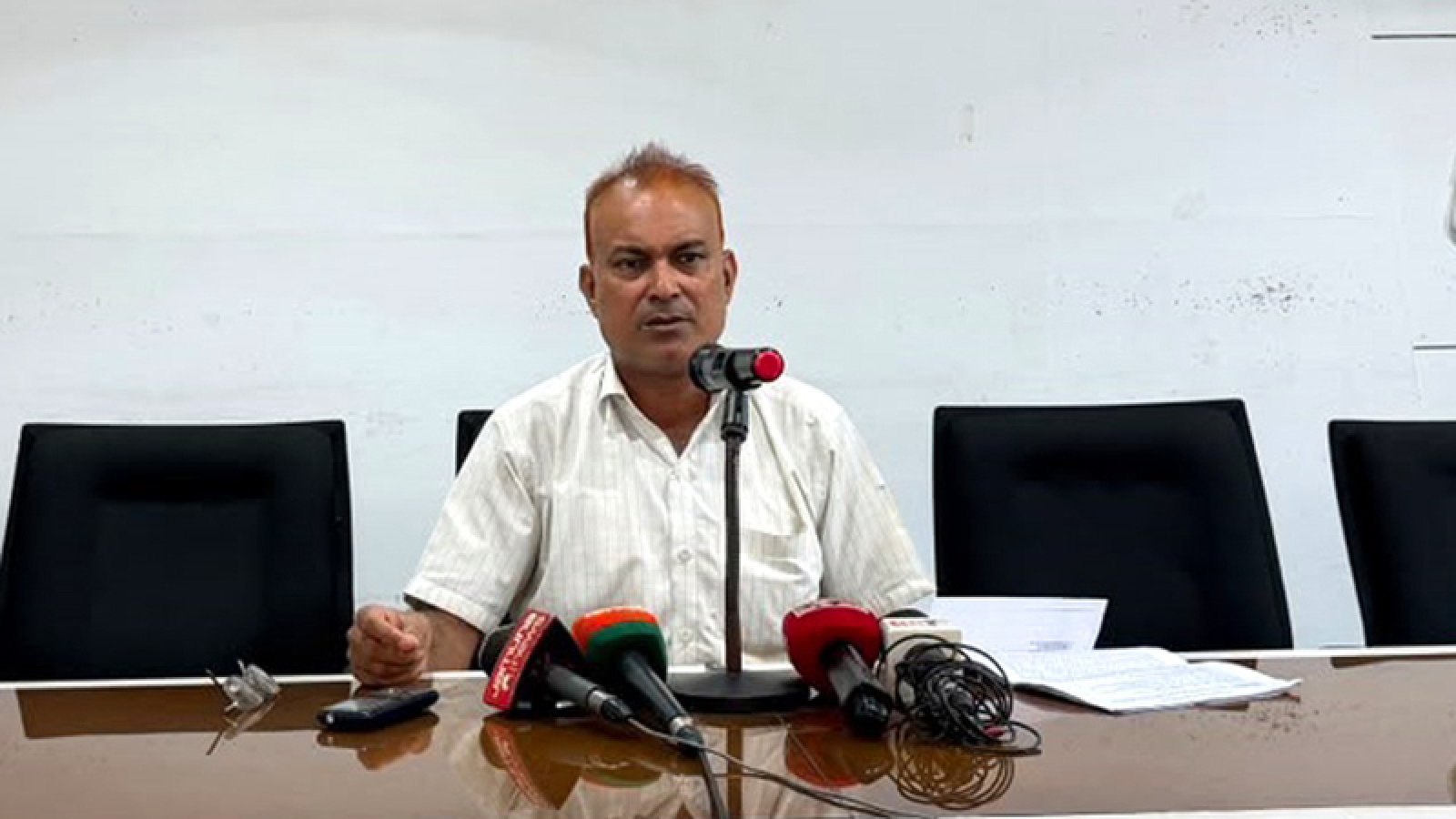 দুর্নীতি ধরিয়ে দেয়ায় চাকুরিচ্যুত শামসুল; বিচারের আশায় ঘুরছেন পথে পথে