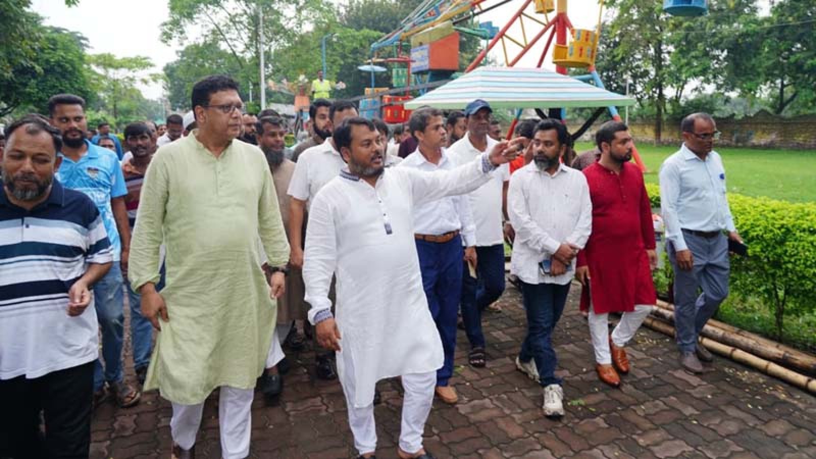 শহীদ জিয়া শিশুপার্কের আধুনিকায়নে পরিদর্শনে রাসিক প্রশাসক ও প্রাণিসম্পদ অধিদপ্তরের ডিজি