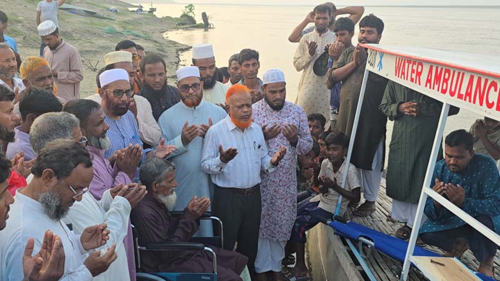 চাঁপাইনবাবগঞ্জের চরাঞ্চলে নৌ-অ্যাম্বুলেন্স চালু
