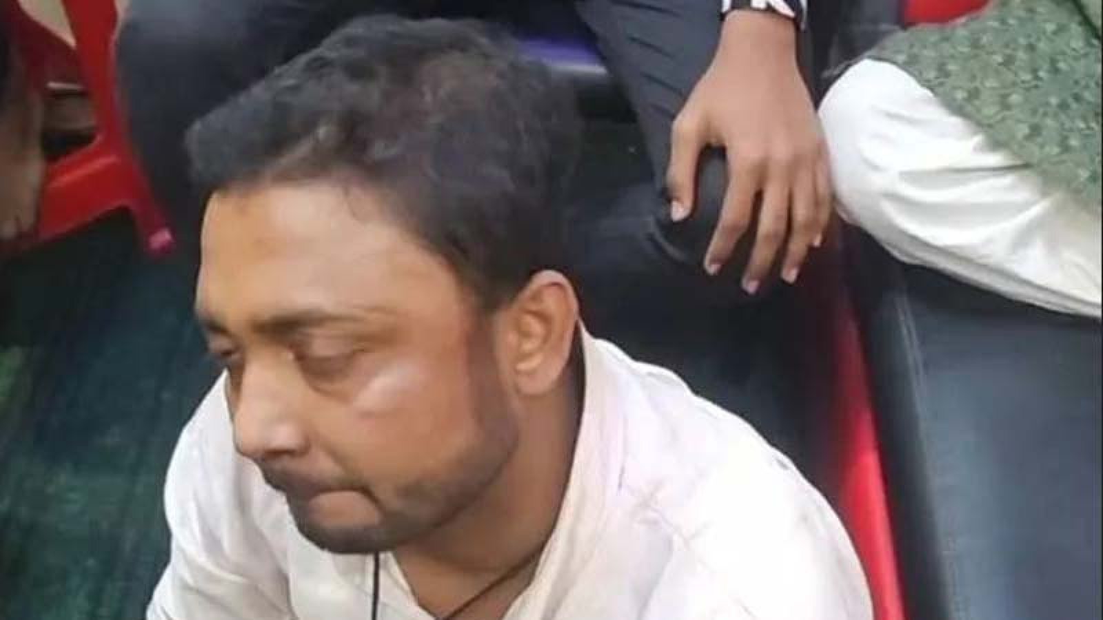 টঙ্গীতে ‘ছিনতাইকারী’র কব্জি কেটে দিল জনতা