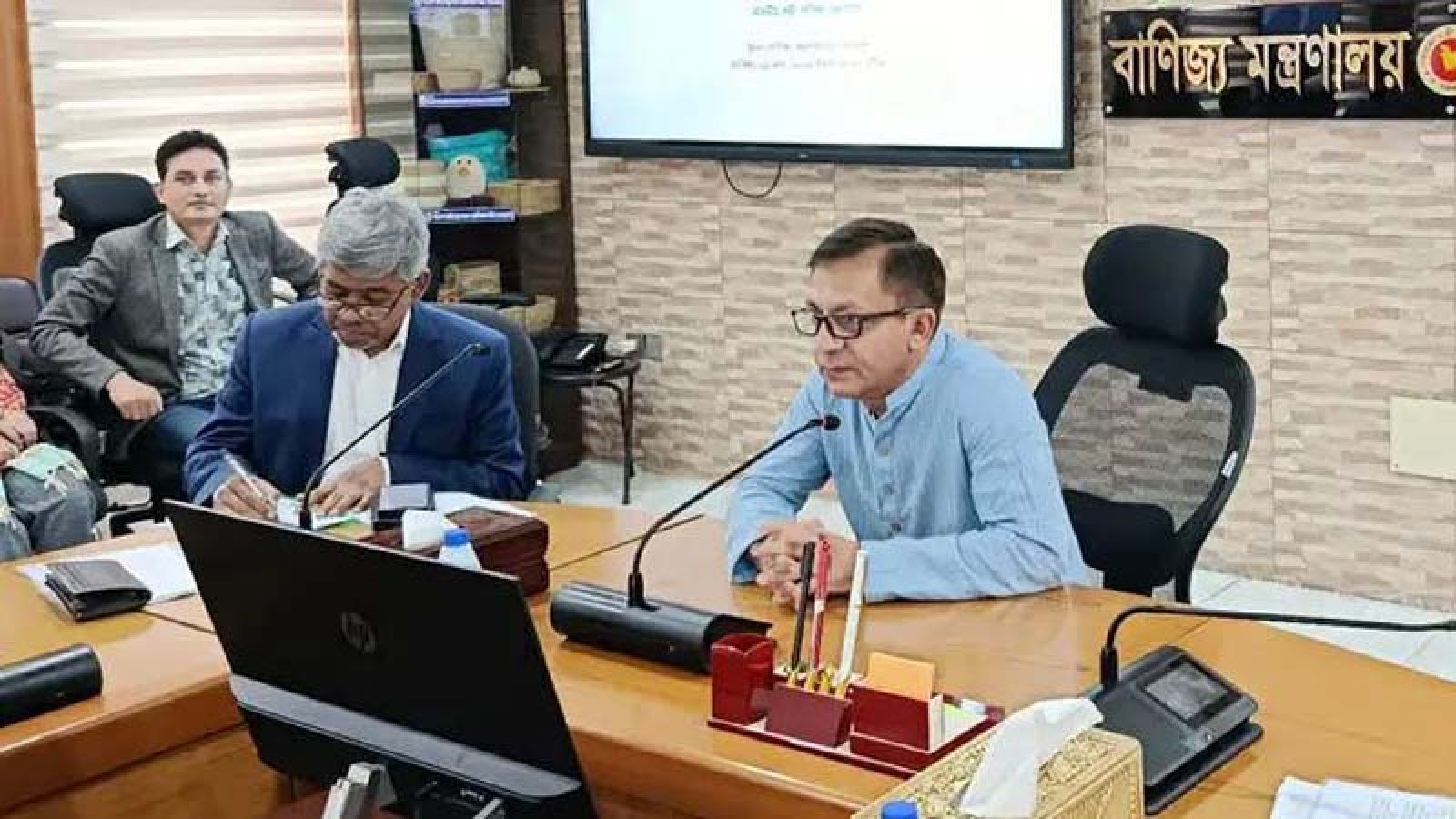 পর্যাপ্ত মজুত আছে, ভোজ্যতেলের দাম একফোঁটাও বাড়বে না: বাণিজ্যমন্ত্রী