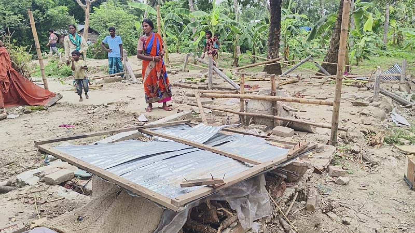 পুঠিয়ায় জমি নিয়ে বিরোধে আদিবাসী পরিবারের বাড়িঘর ভাঙচুর ও লুটপাটের অভিযোগ