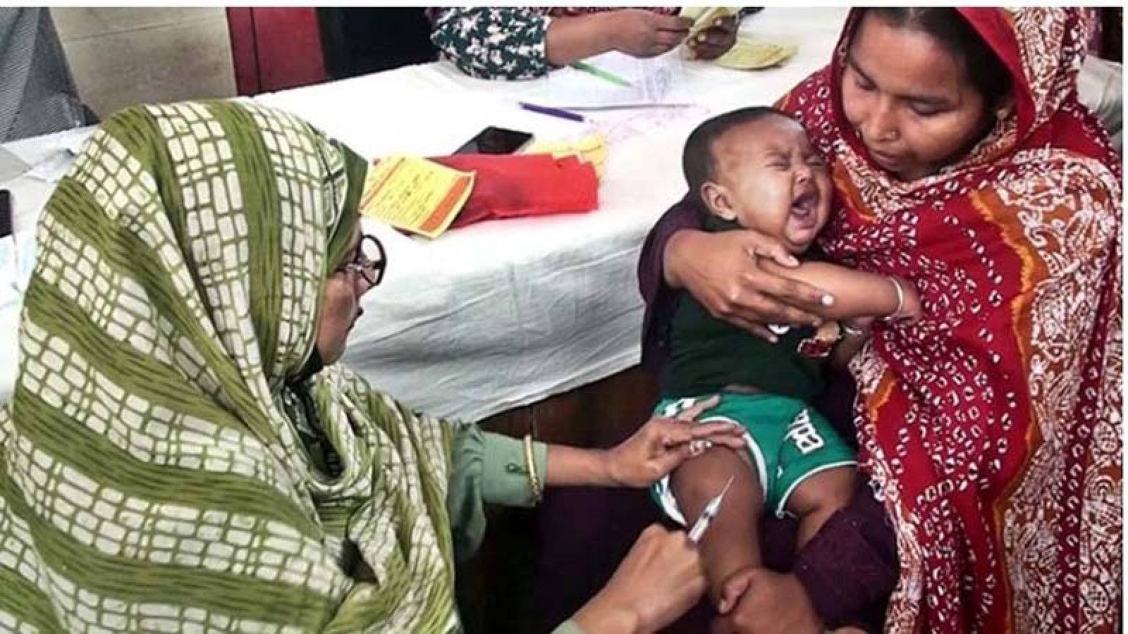 চাঁপাইনবাবগঞ্জে গত দুই দিনে ১৯ হাজার ৩৭০ শিশুকে হামের টিকা প্রদান