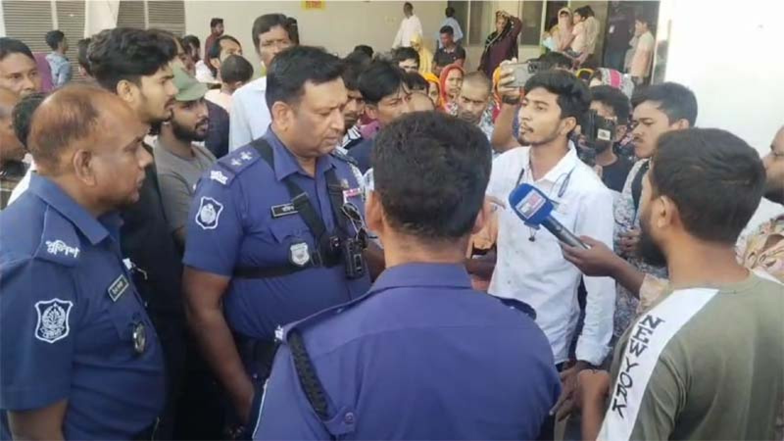 নাটোর সদর হাসপাতালে রোগীর মৃত্যু, চিকিৎসায় অবহেলার অভিযোগ স্বজনদের