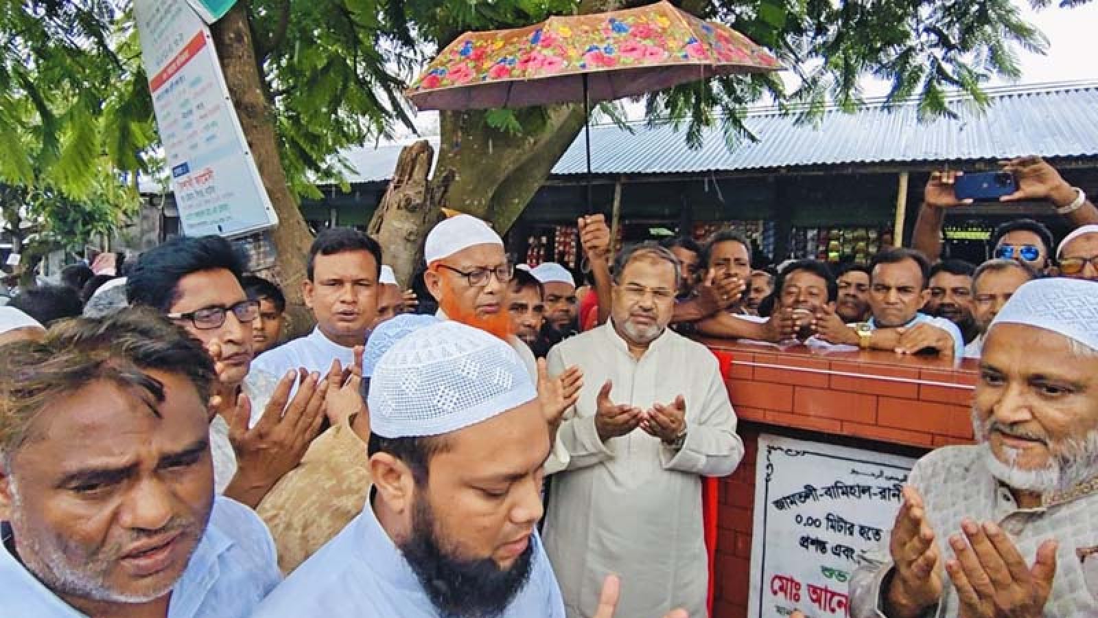 সিংড়ায় ১৪ কোটি টাকা ব্যয়ে সড়ক উন্নয়ন কাজের উদ্বোধন