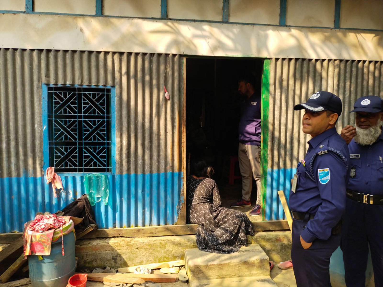 মুন্সিগঞ্জে মা-মেয়েকে কুপিয়ে হত্যা