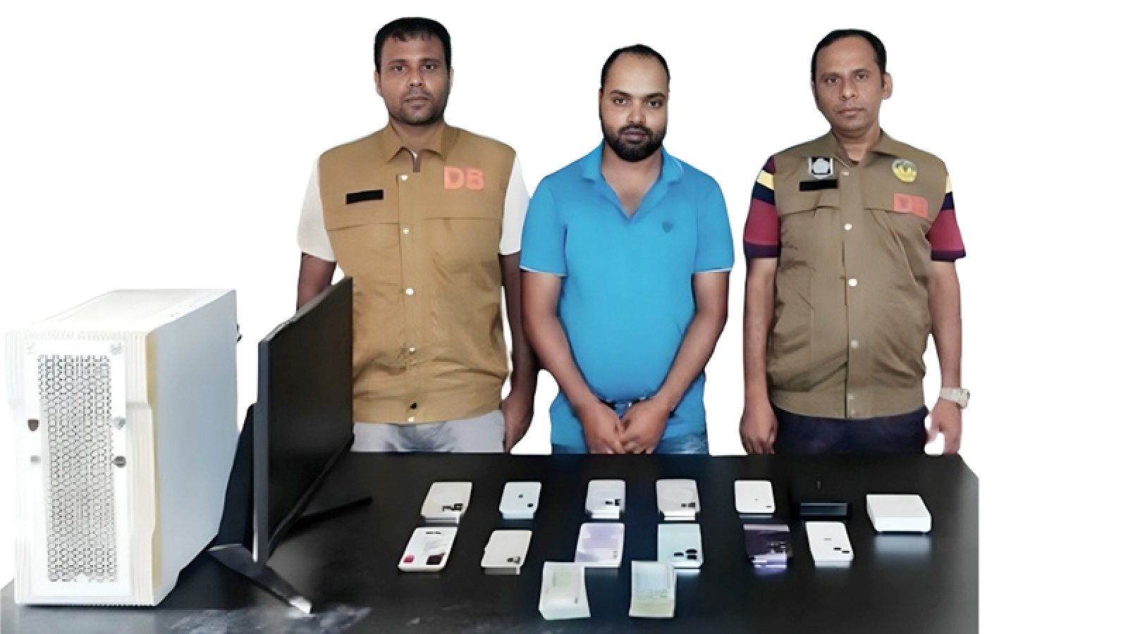 নগরীতে অনলাইন জুয়ার এজেন্ট গ্রেপ্তার, ১১ স্মার্টফোন ও লাখ টাকা জব্দ