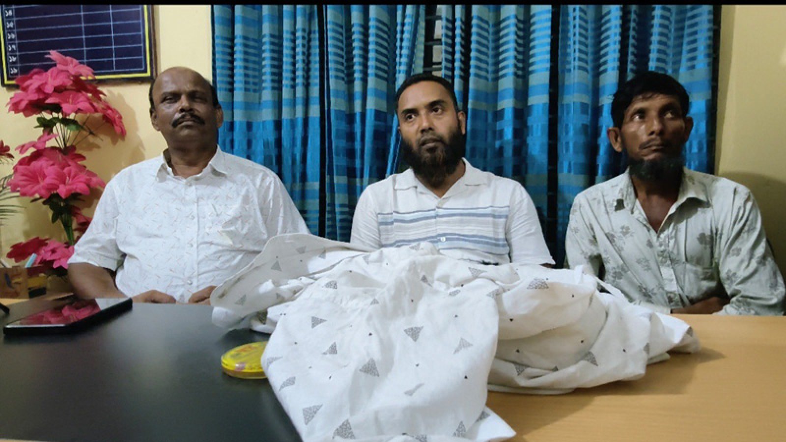 বড়াইগ্রামে সালিশি বৈঠকে ইউপি চেয়ারম্যানকে লাঞ্ছিতের অভিযোগ