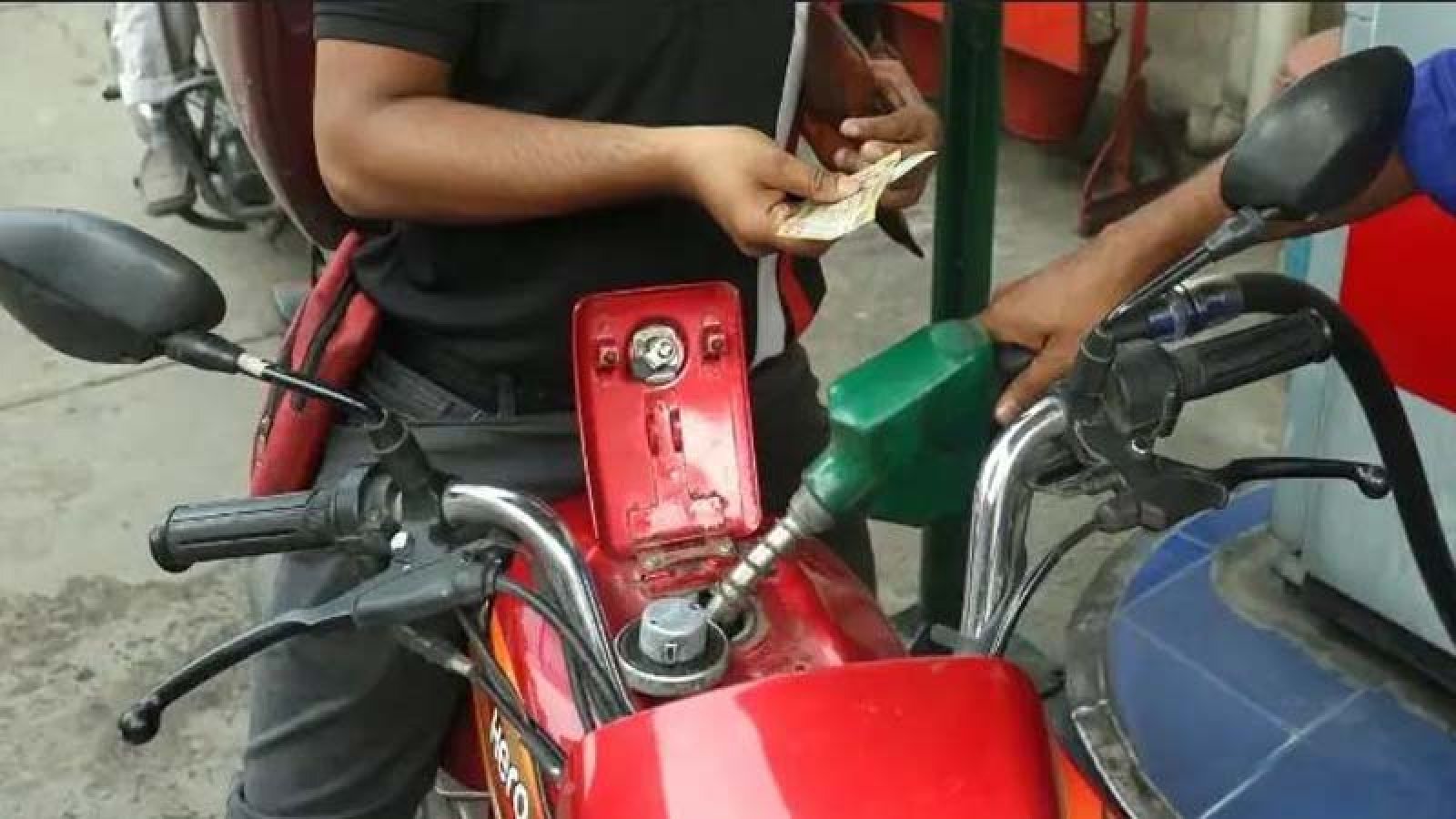 ইরান যুদ্ধ শুরুর পর ৮৫ দেশে বেড়েছে তেলের দাম, নেই বাংলাদেশ