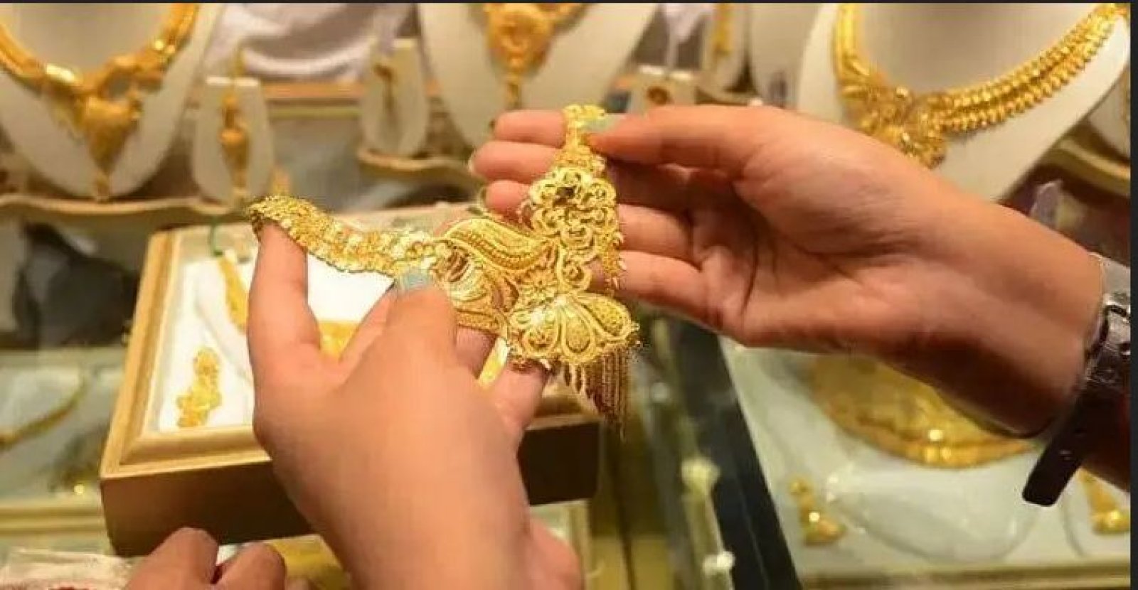 সব রেকর্ড ভেঙে সোনার ভরি এখন ২ লাখ ৭০ হাজার টাকা