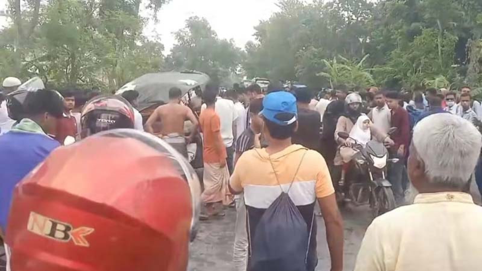 মোহনপুরে ট্রাক-সিএনজি সংঘর্ষে নিহত ২