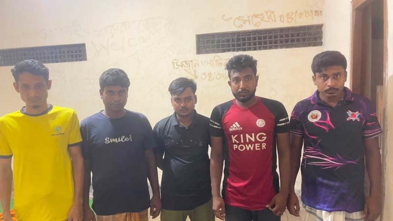 বাগমারায় পাঁচ অনলাইন জুয়াড়ি গ্রেফতার