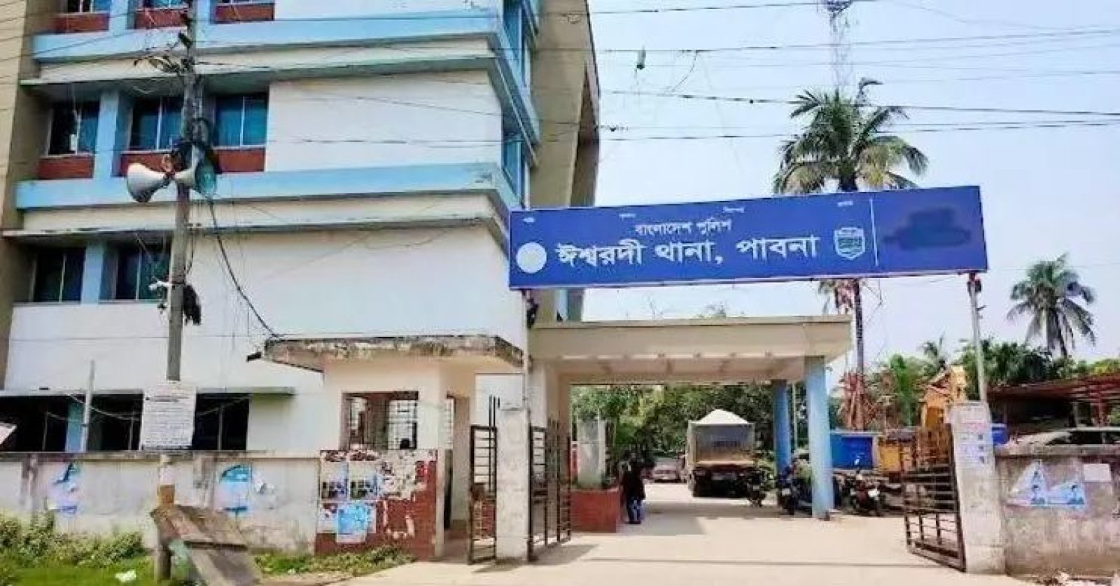 ঈশ্বরদীতে রাশিয়ান নাগরিকের সঙ্গে থাকা তিন তরুণীকে অপহরণ, পরে মুক্তি