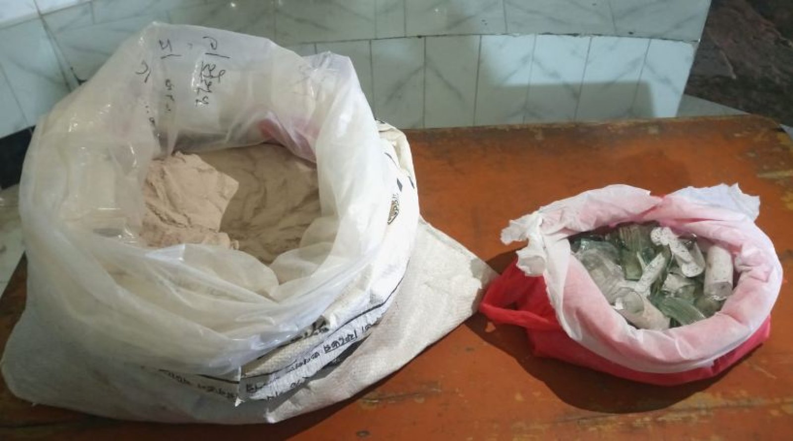 রাজশাহীতে সাড়ে ১২ কেজি গান পাউডার উদ্ধার