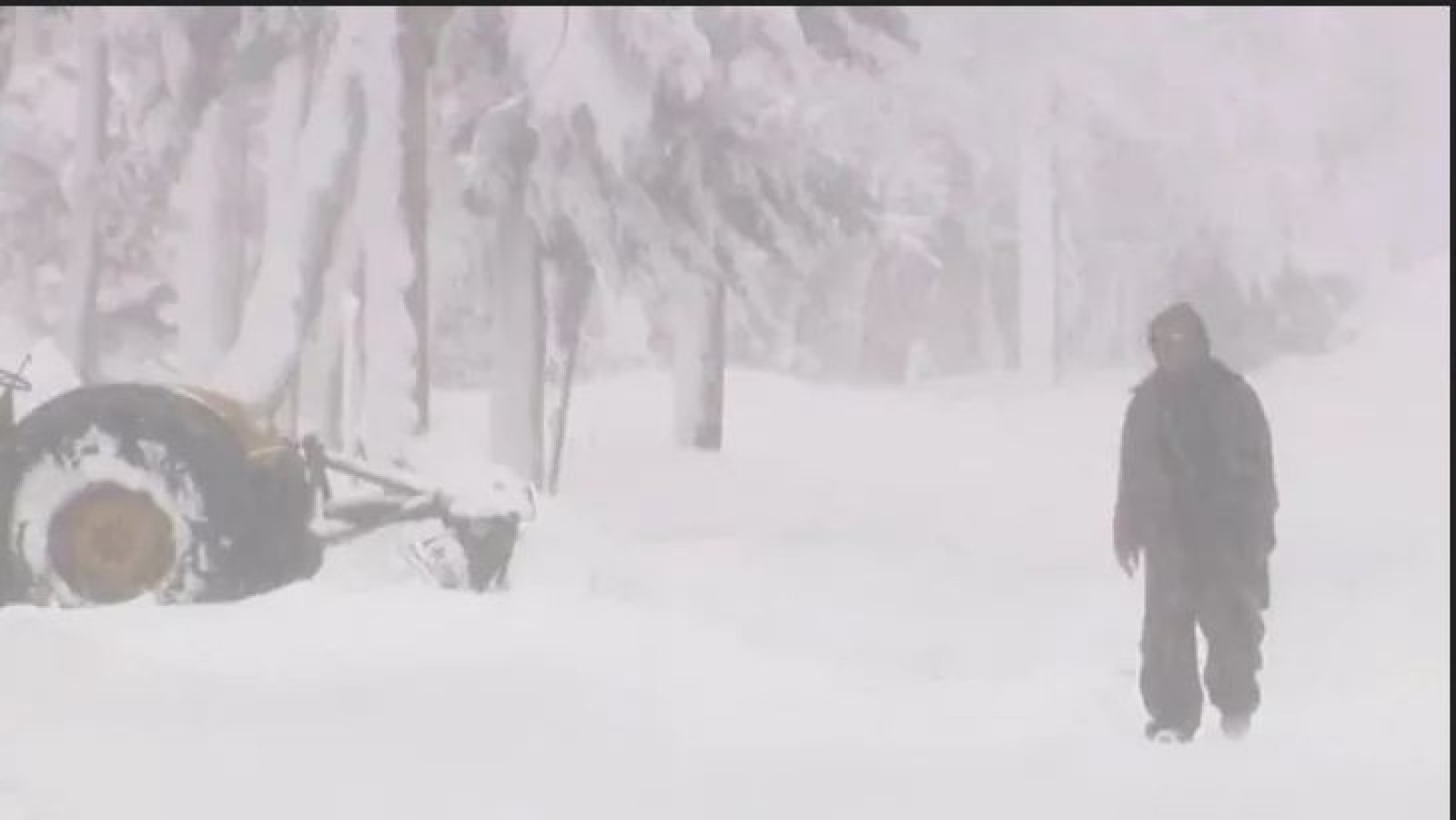 রেকর্ড তুষারপাতে বিপর্যস্ত যুক্তরাষ্ট্রের উত্তর-পূর্বাঞ্চল