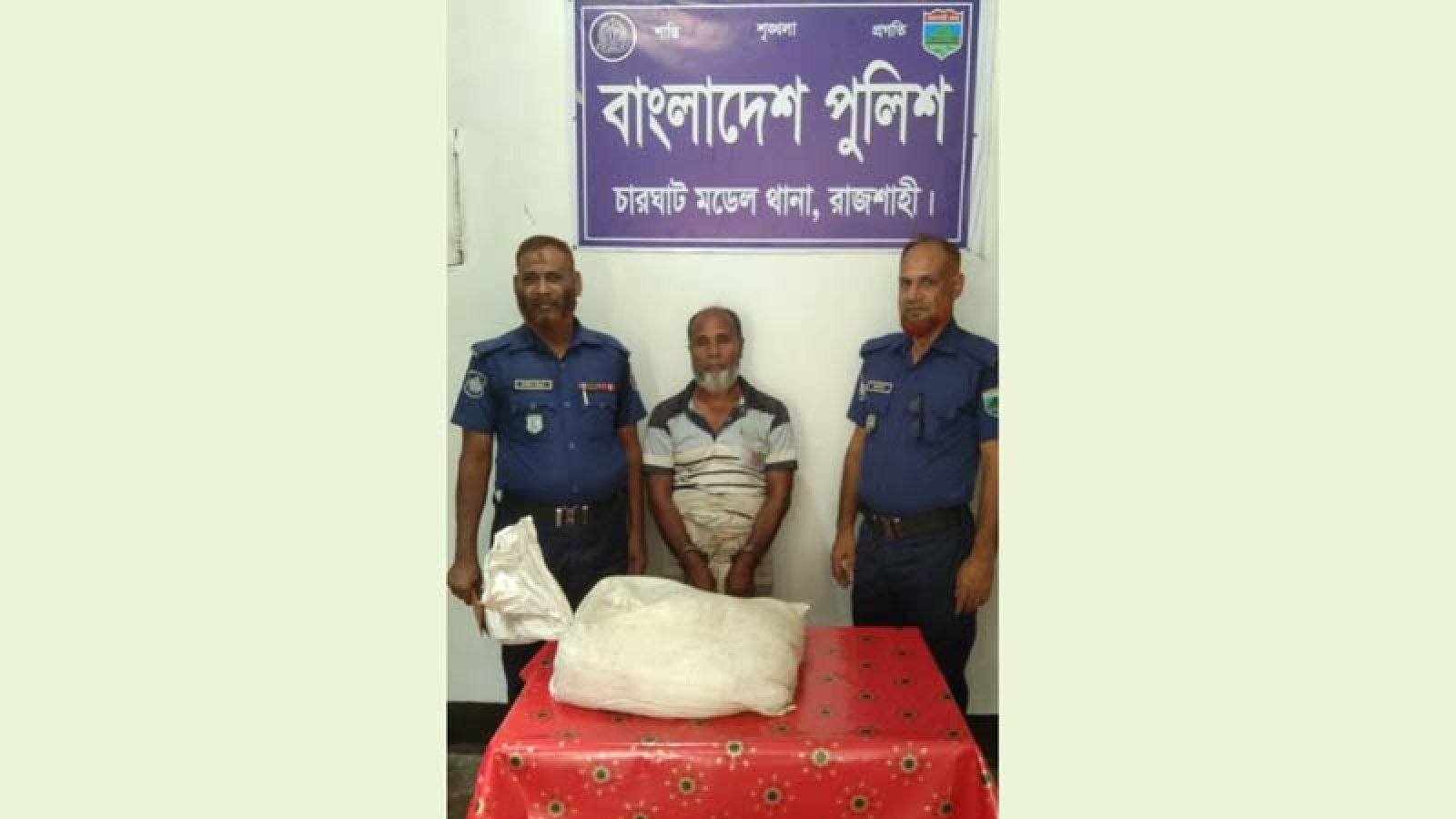 চারঘাটে দেশীয় চোলাই মদ ৩০ লিটারসহ একজন গ্রেফতার