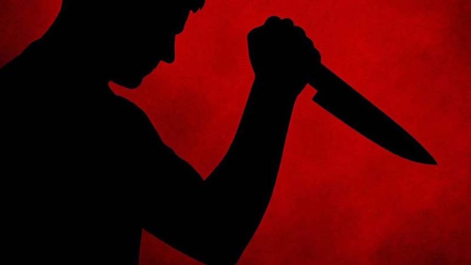 পবায় গ্রাম পুলিশের স্ত্রীকে ছুরিকাঘাতে হত্যা, অভিযুক্তের বাড়িতে আগুন