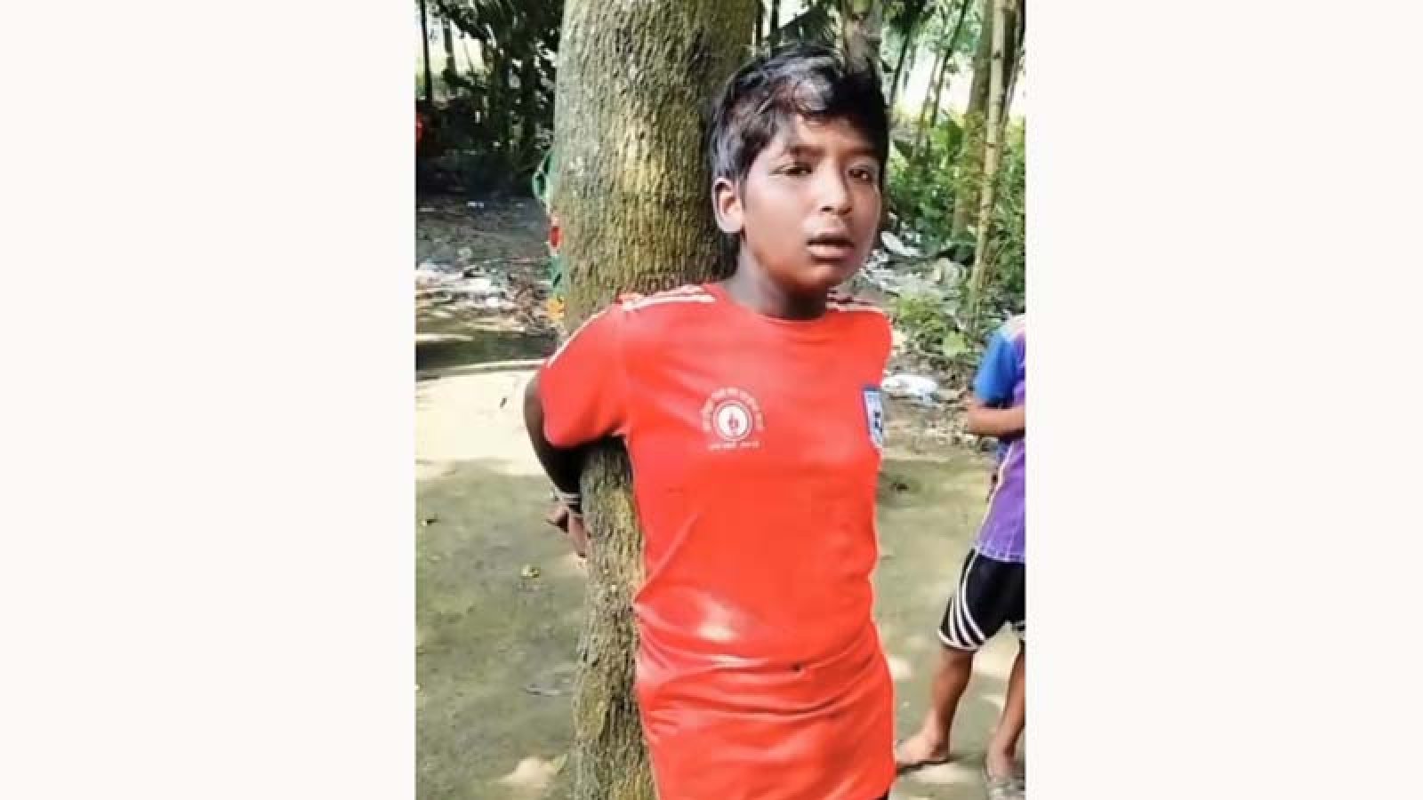 দুর্গাপুরে চুরির অভিযোগে কিশোরকে গাছের সাথে বেঁধে নির্যাতন, ভিডিও ভাইরাল