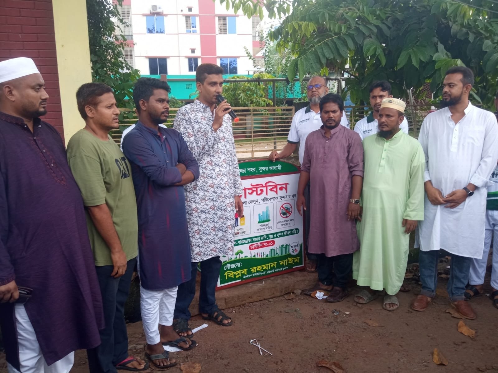 ২৬ নম্বর ওয়ার্ডে যুবদল নেতার উদ্যোগে ডাস্টবিন স্থাপন