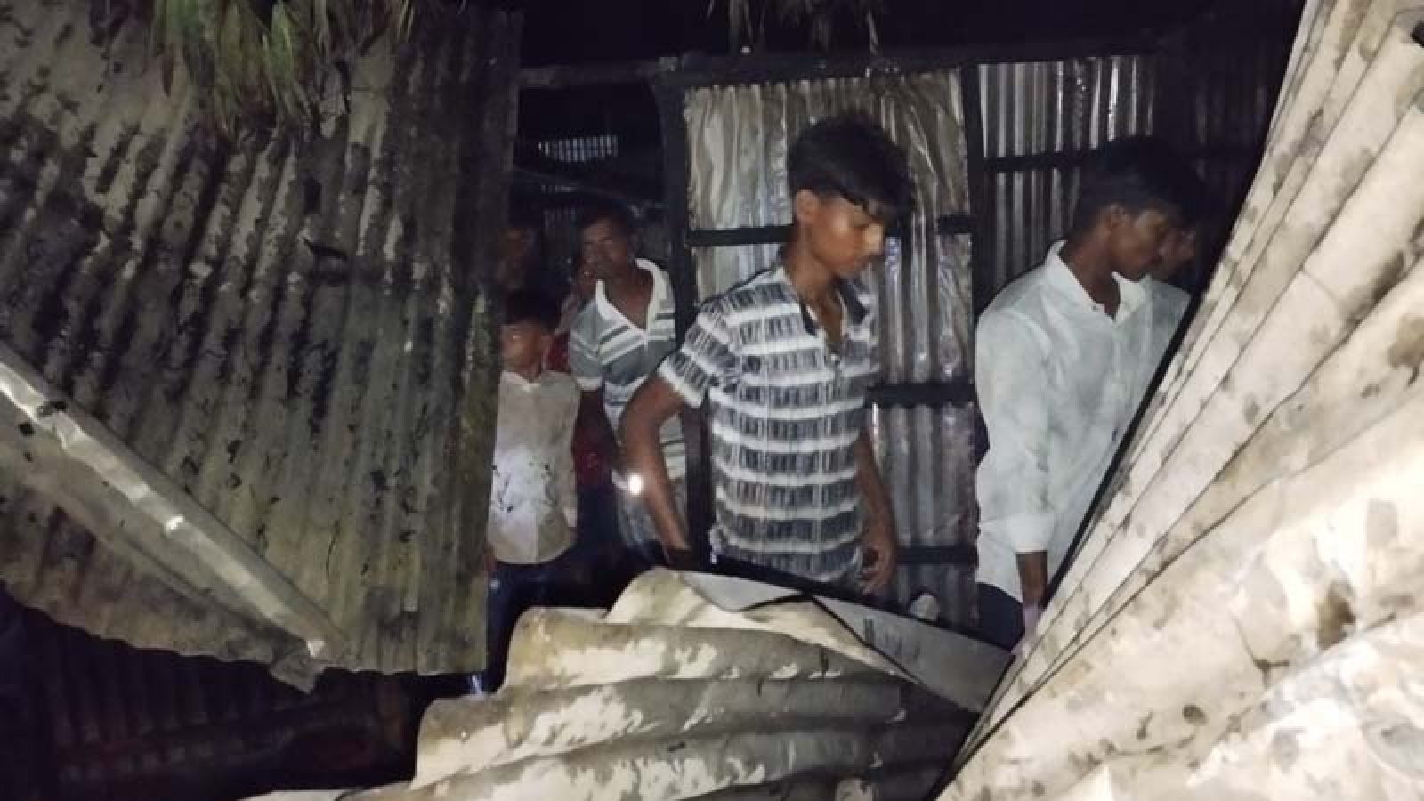 মোহনপুরে অগ্নিকাণ্ডে বসতবাড়ি পুড়ে ছাই
