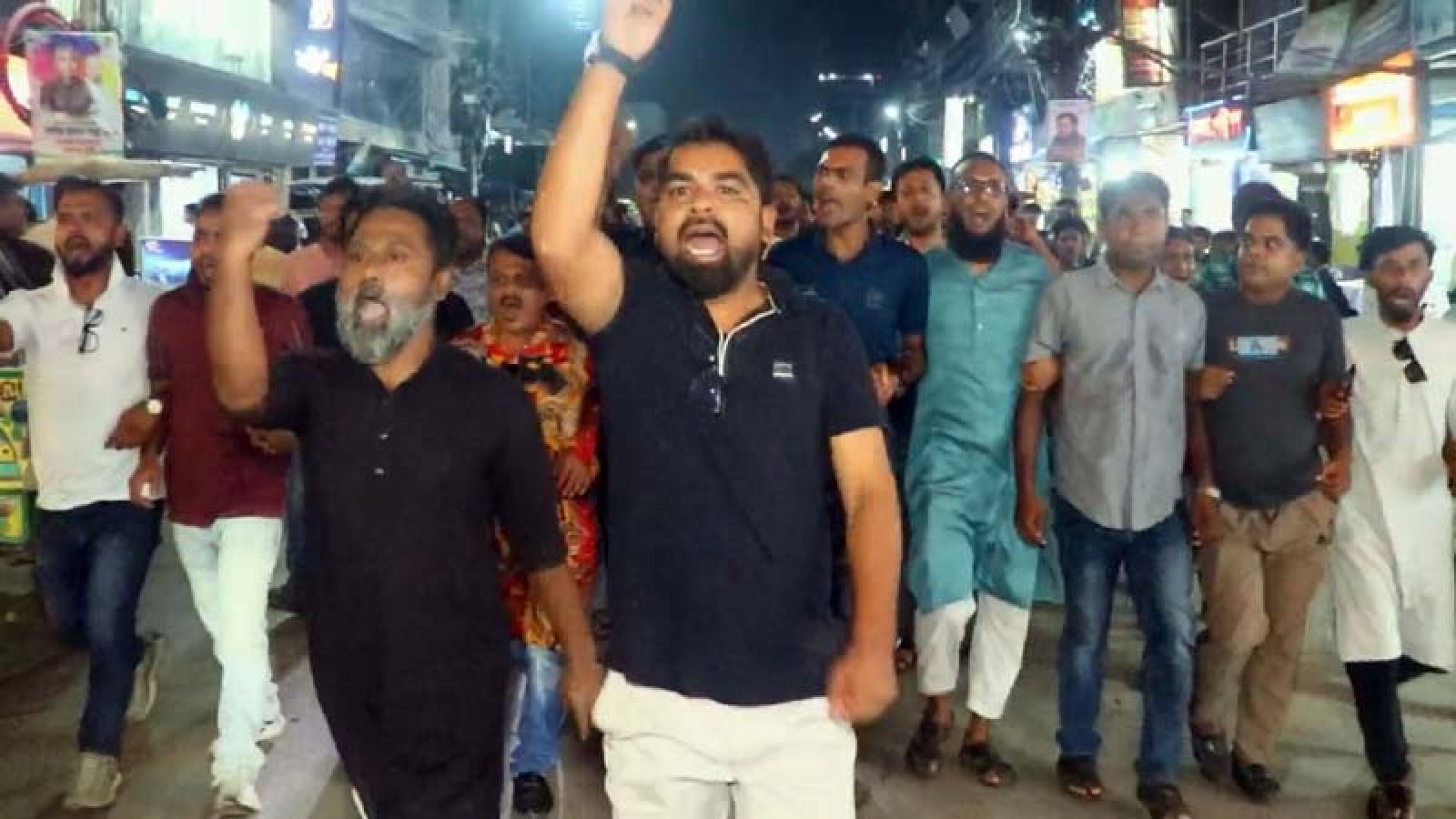 শিমুল বিশ্বাস এমপির বিরুদ্ধে কটুক্তি ও বিষোদগার প্রতিবাদে বিক্ষোভ-মানববন্ধন, এনসিপিকে পাবনায় অবাঞ্ছিত ঘোষণা