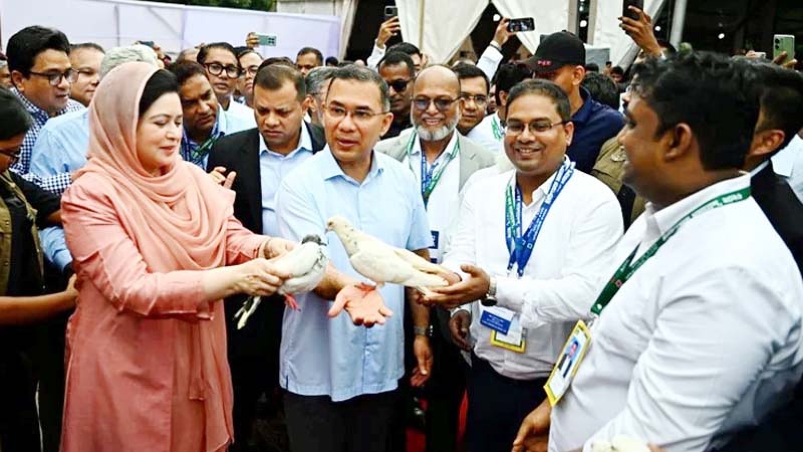 ড্যাবের ৩৭তম প্রতিষ্ঠাবার্ষিকীতে চিকিৎসক সমাবেশের উদ্বোধন করলেন প্রধানমন্ত্রী