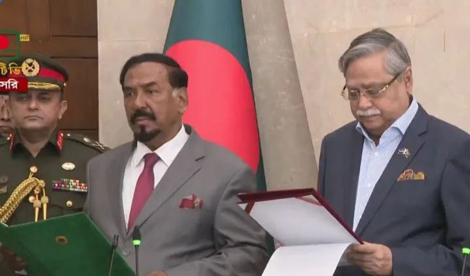 স্পিকার-ডেপুটি স্পিকারকে শপথ পড়ালেন রাষ্ট্রপতি