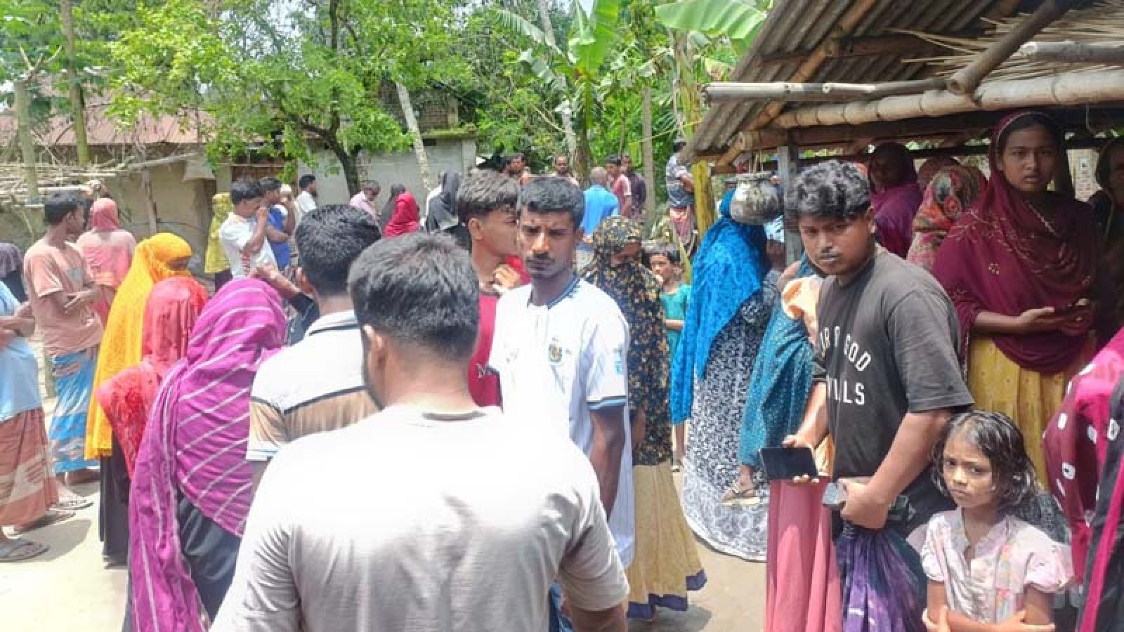 বাগমারায় ট্রাকের ধাক্কায় মোটরসাইকেল আরোহী নিহত, স্ত্রী-সন্তান আহত