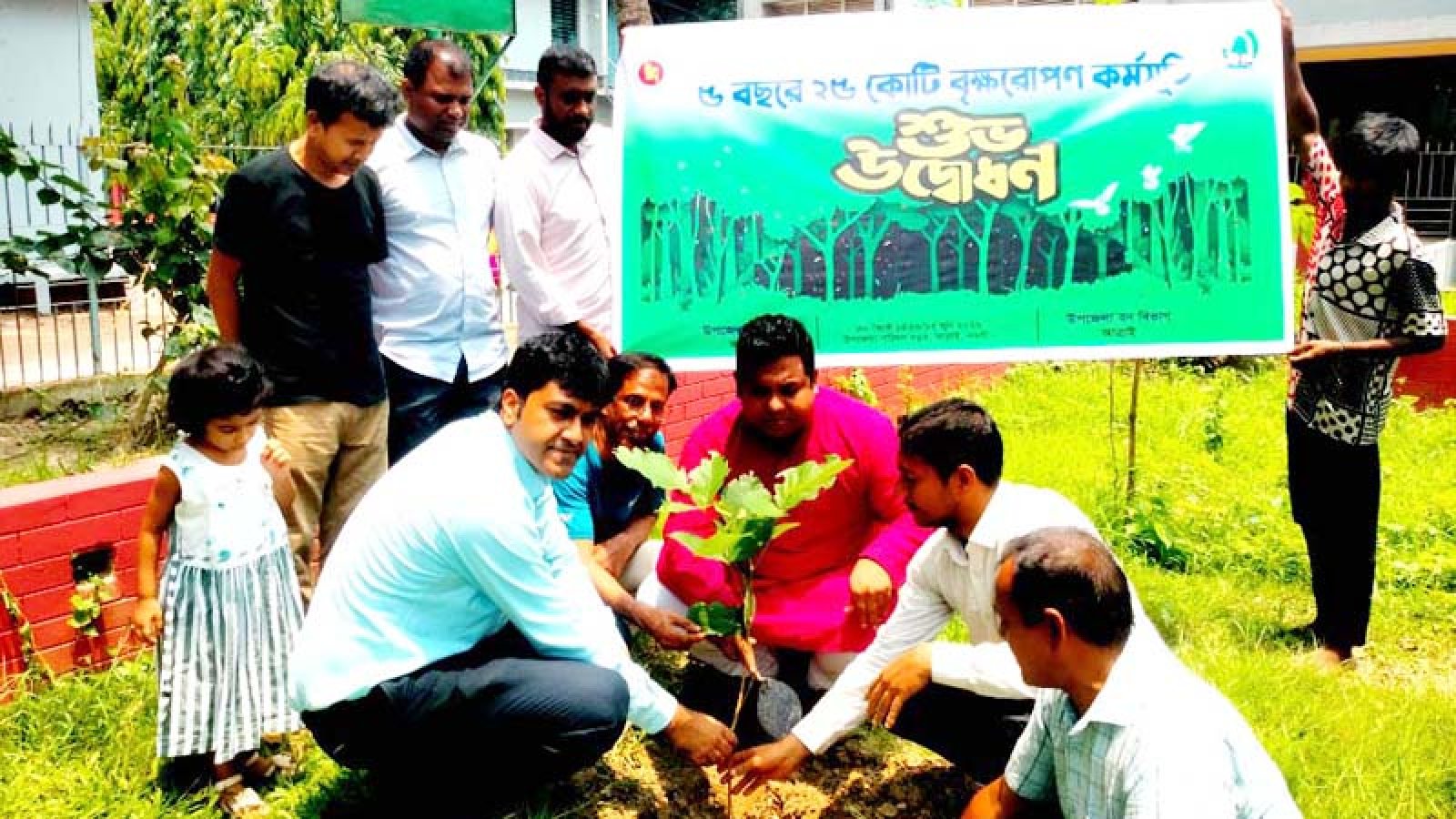 আত্রাইয়ে বৃক্ষরোপণ কর্মসূচির উদ্বোধন