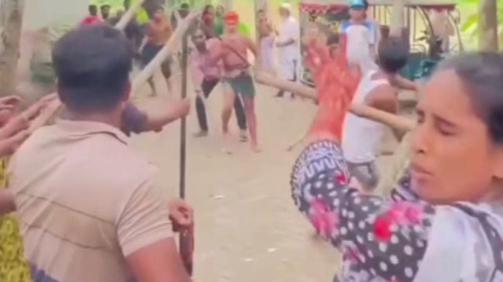 বিয়ের অনুষ্ঠানে টেবিলের নিচে মাংস জমা, কনেপক্ষের সঙ্গে সংঘর্ষে আহত ১০