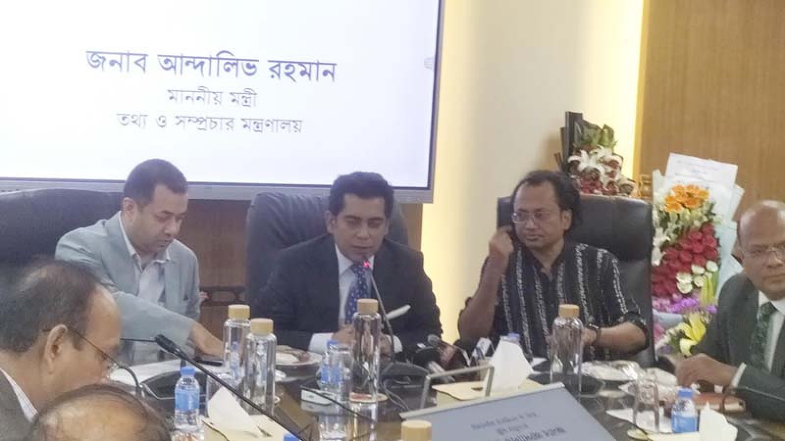 সাংবাদিকদের নিয়ন্ত্রণ নয়: তথ্যমন্ত্রী পার্থ