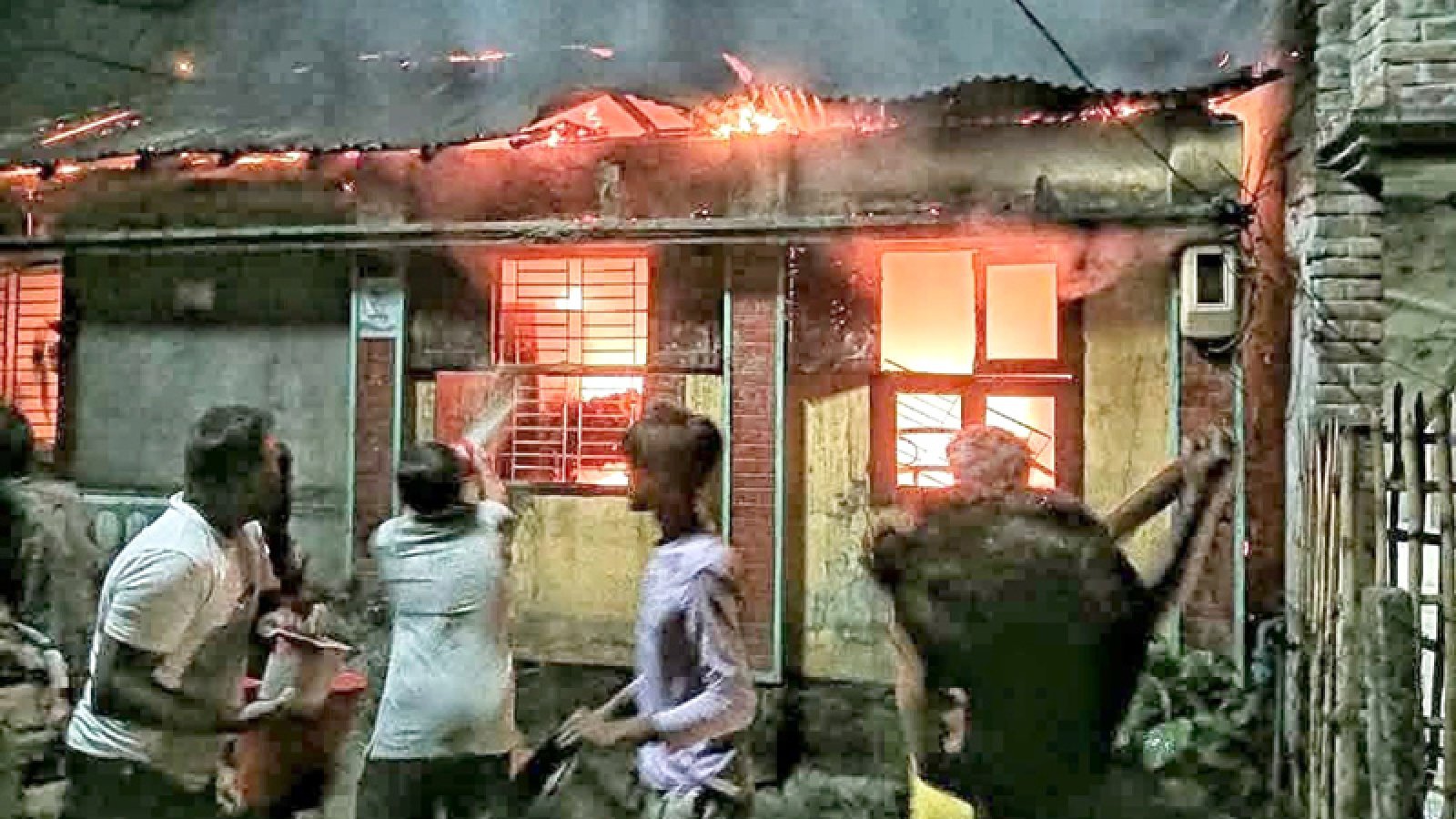 ঈশ্বরদীতে প্রিন্টিং প্রেস মালিকের বাড়ি পুড়ে ছাই, ক্ষতি ১০ লাখ টাকা