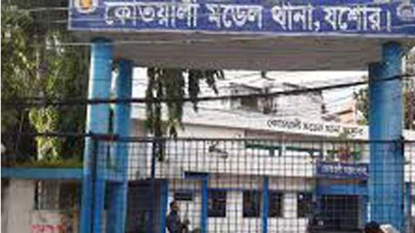 যশোরে বাড়ির সামনে পড়ে থাকা বস্তা খুলে বৃদ্ধার লাশ পেলেন ছেলে