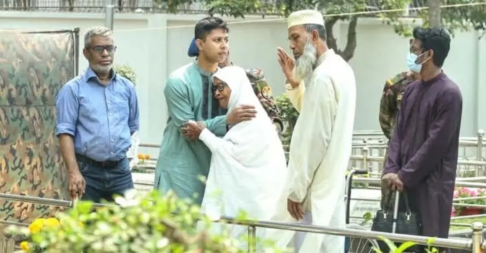 পিলখানা ট্র্যাজেডি: চোখের জলে শহীদদের শ্রদ্ধা জানালেন স্বজনরা