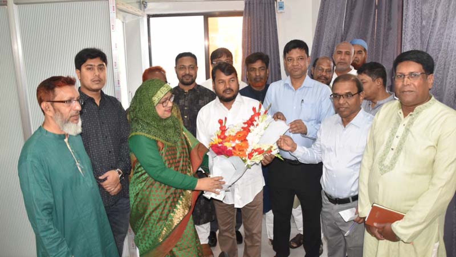 নাগরিক সেবা সুনিশ্চিত করতে কর্মকর্তা-কর্মচারীদের দায়িত্ব পালনের নির্দেশ রাসিক প্রশাসকের
