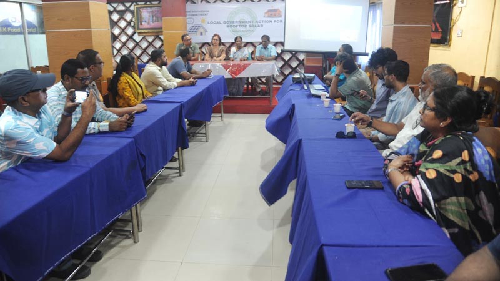 ‘বিদ্যুৎ সাশ্রয়ে ছাদের ওপর স্থাপিত সৌরবিদ্যুৎ ব্যবস্থা গুরুত্বপূর্ণ ভূমিকা রাখতে পারে’