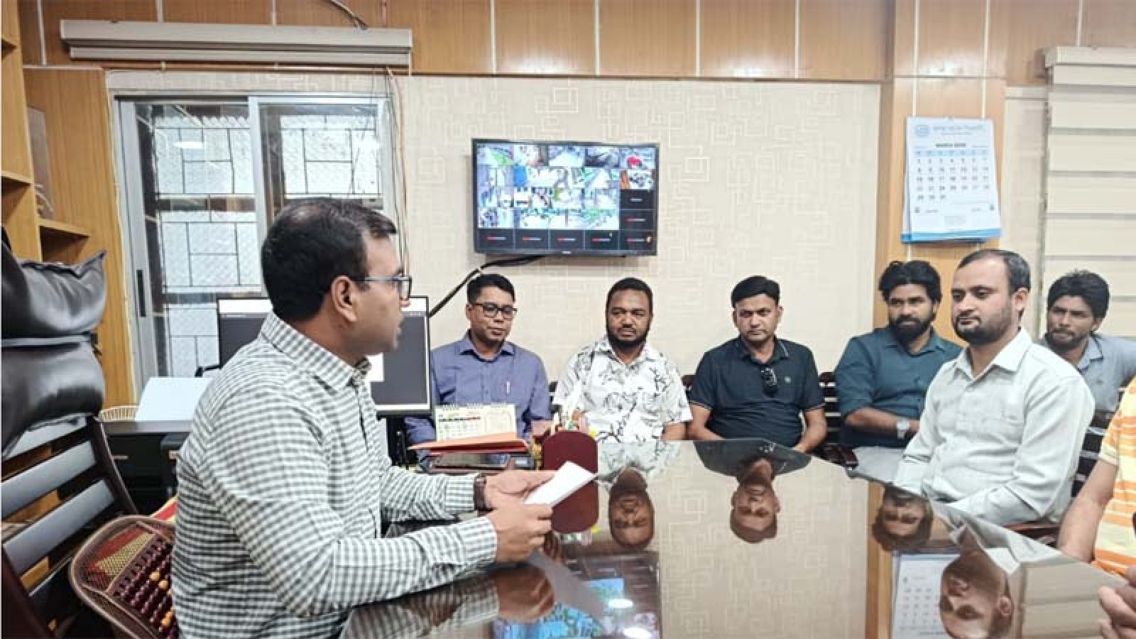 গোমস্তাপুরে পেট্রোল পাম্প মালিকদের নিয়ে ইউএনওর মতবিনিময়
