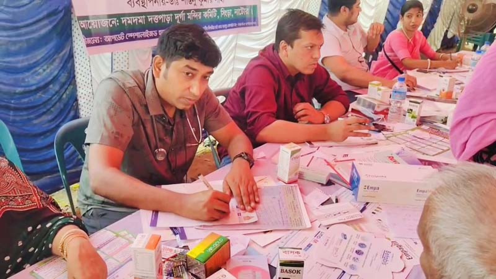 সিংড়ায় ১৮ বছর ধরে চলছে দুর্গাপূজায় ফ্রি মেডিকেল ক্যাম্প