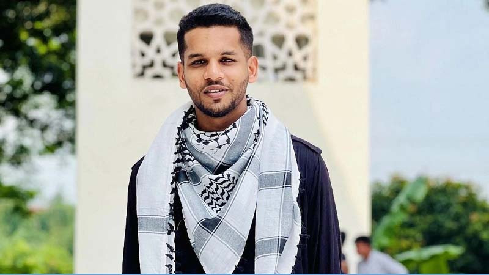 জয়পুরহাটে স্টুডিওতে মেকআপ ও ব্যান্ডেজ পরিয়ে বানানো হয়েছে জুলাইযোদ্ধা!