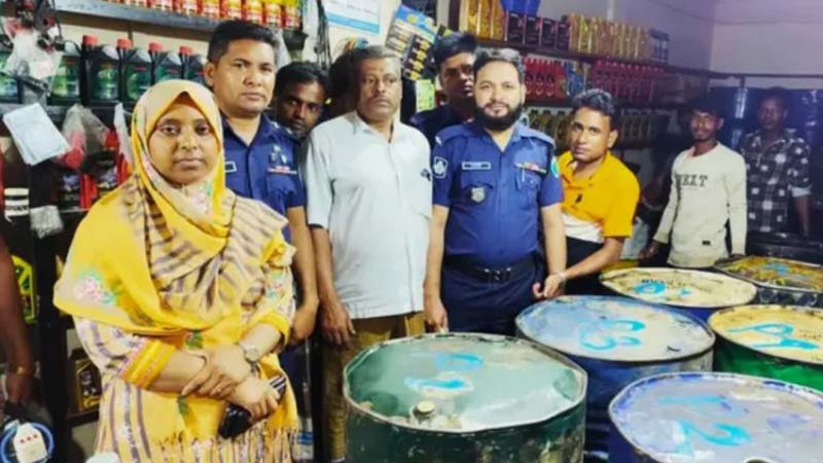 মৌলভীবাজারে সিঁদুর মিশিয়ে নকল অকটেন তৈরির অভিযোগ, বিপুল তেল জব্দ