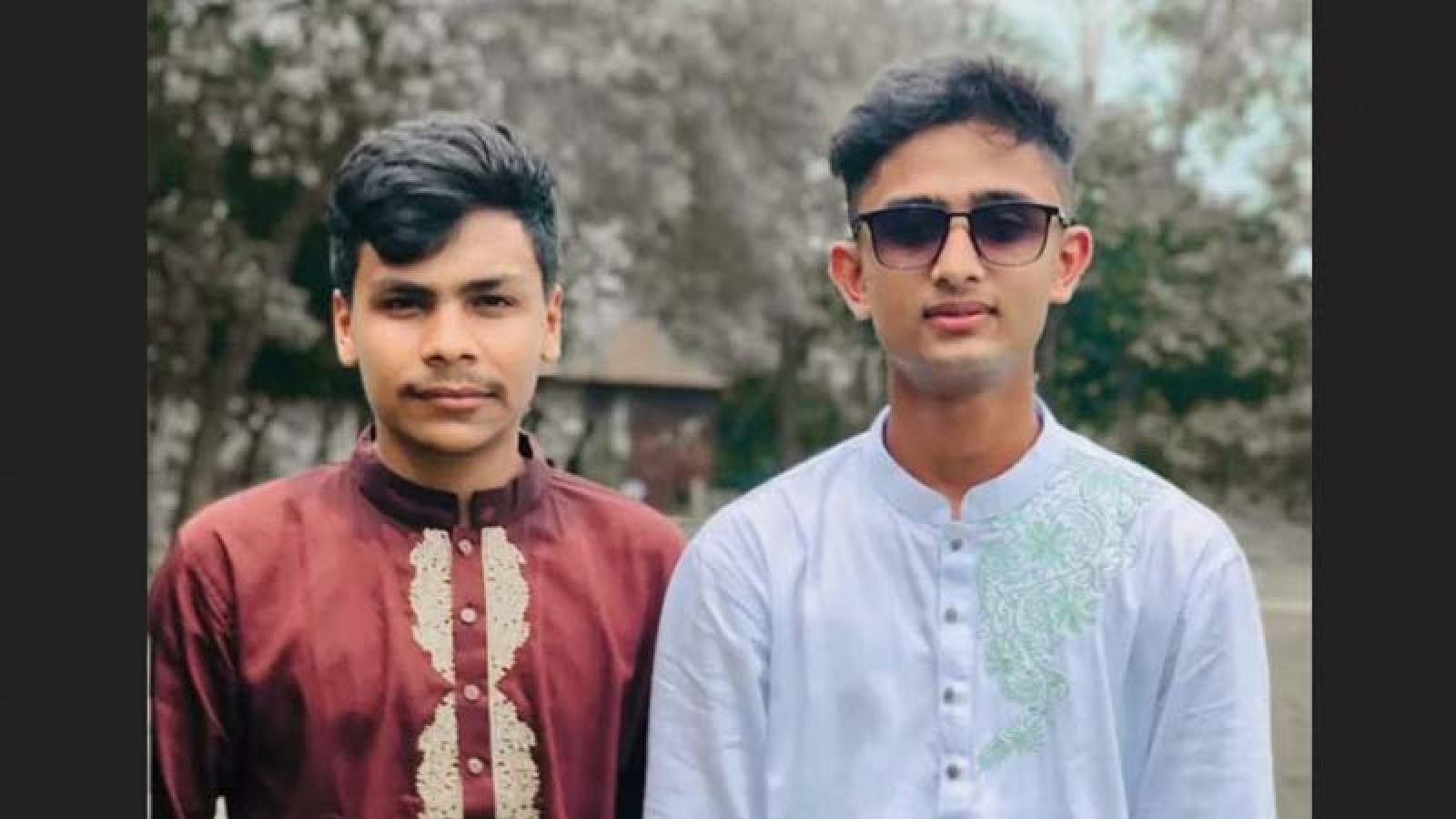 রাস্তায় পাওয়া টাকা মাইকিং করে মালিকের হাতে তুলে দিলেন দুই বন্ধু