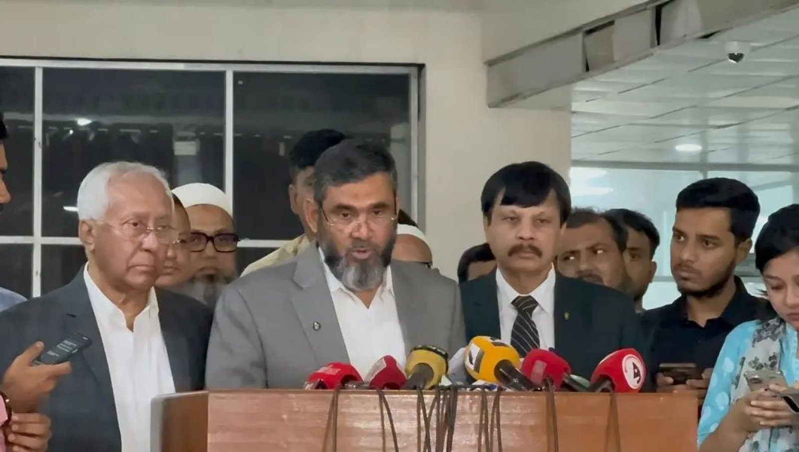 উপনির্বাচনে সেনা মোতায়েন, জুনের আগেই ইউপি নির্বাচন : ইসি