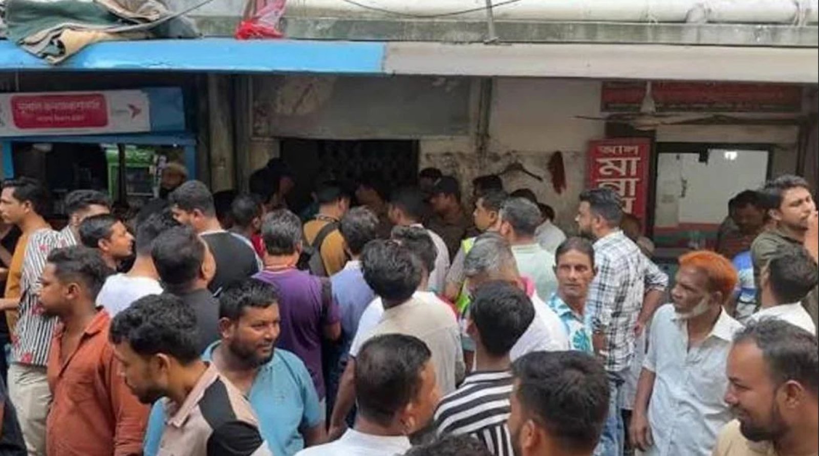 গুলিস্তানে জাসদ কার্যালয় থেকে আ. লীগ সন্দেহে অর্ধশতাধিক আটক
