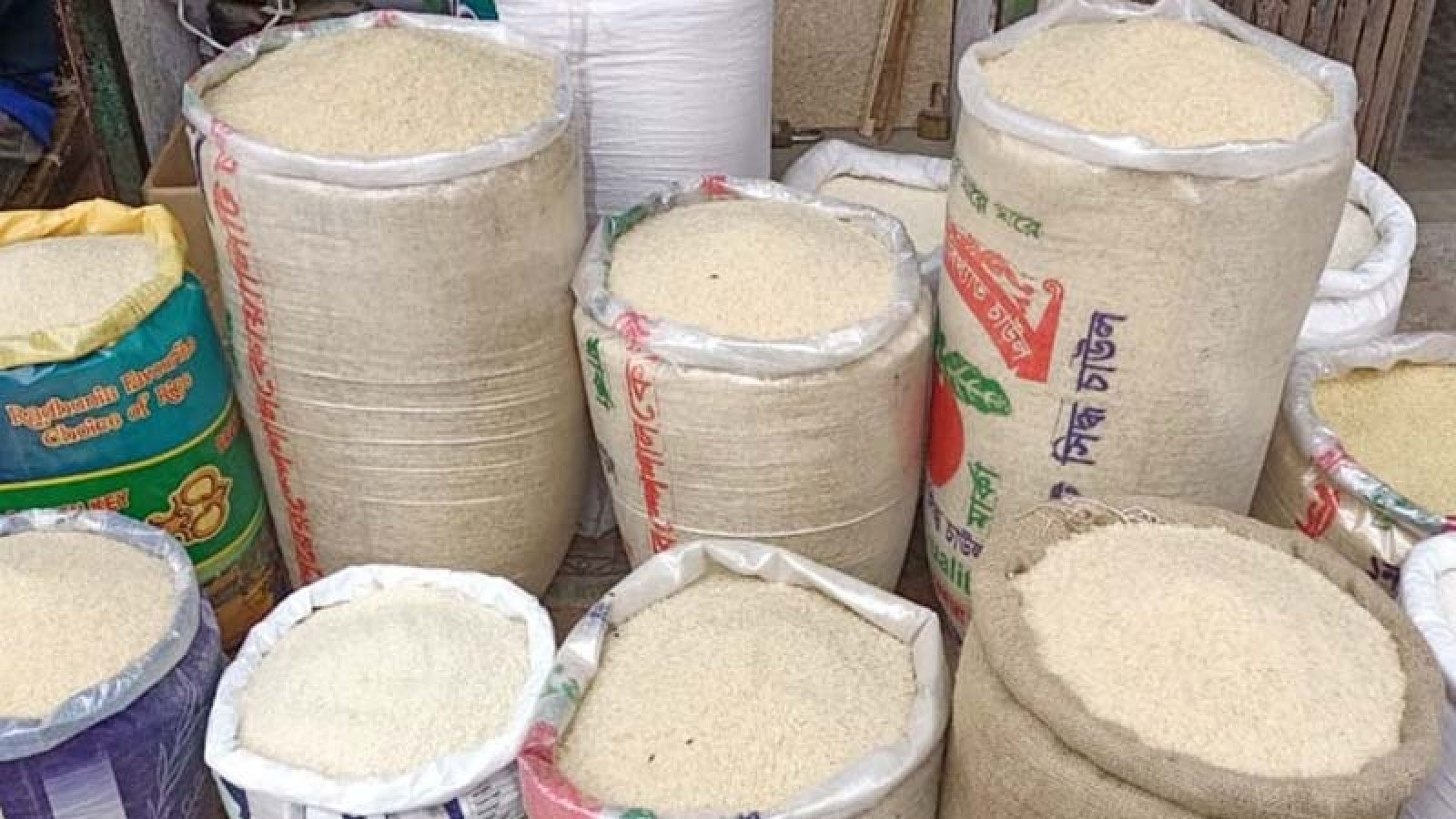 ভরা মৌসুমে বগুড়ায় বেড়েছে চালের দাম, নিম্নআয়ের মানুষে বিপাকে!