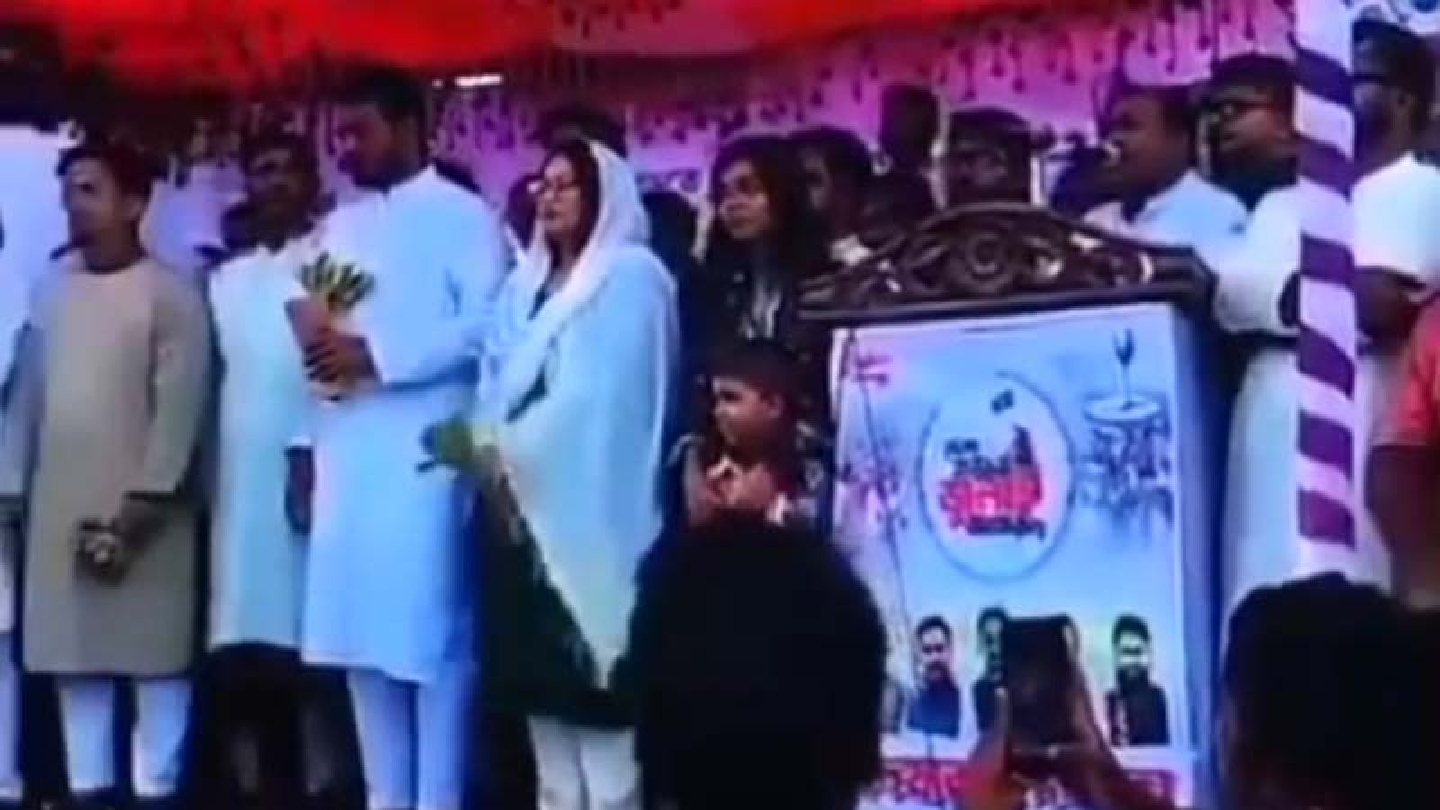 গাইবান্ধায় এনসিপির পথসভায় ‘জয়বাংলা’ বলে বক্তব্য শেষ করলেন অনুষ্ঠানের সভাপতি